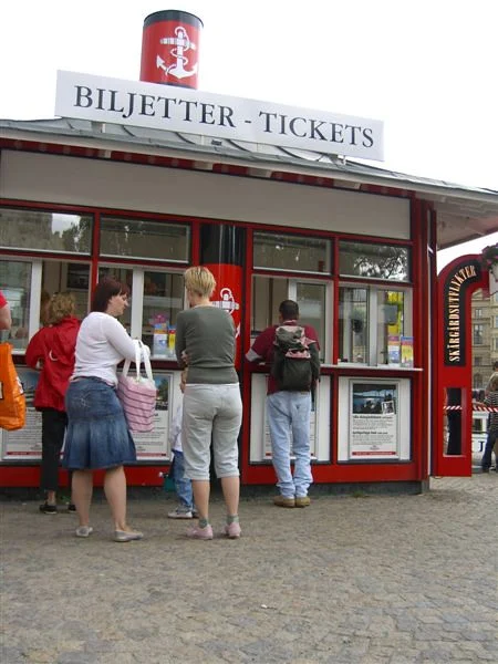 Buying Tickets to Fjäderholmarna