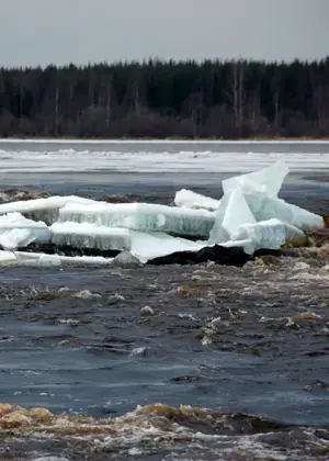 Kukkolaforsen in the spring thaw